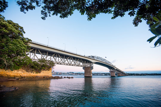 Fototapeta Auckland harbour bridge at dusk