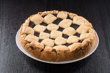 Crostata al cioccolato su un piatto