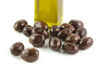Olive nere e olio