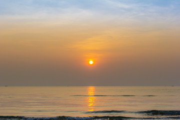 Naklejka premium Sunrise at beach summer season