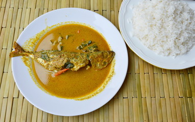 mackerel in red curry and plain rice