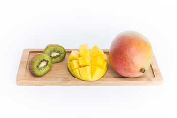 Frische Mango und Kiwi