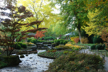 Japanischer Garten in Augsburg im Herbst
