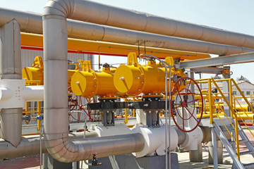 The pipe and valve oil fields
