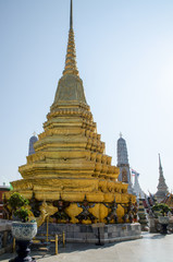 Fototapeta premium Golden chedi of Wat Phra Kaew Bangkok