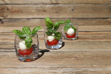 Tomaten Mozzarella im Glas