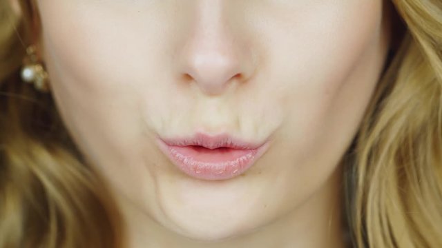 The lips of a young woman pronounce the English words - English Phonetics. To count from one to ten English