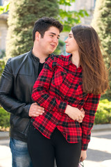 Obraz premium young beautiful couple relaxing outdoors