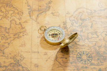 Obraz na płótnie Canvas old compass on vintage map