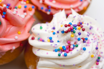 cropped image of thee cupcakes.