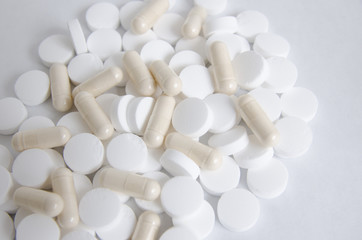 Fototapeta na wymiar Pills and tablets on issolated background