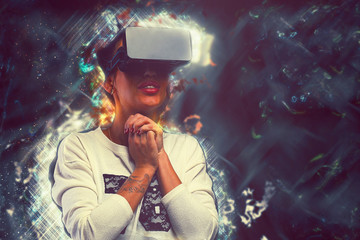 Woman in virtual reality, new vision technology - 109463770