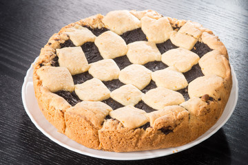 Crostata al cioccolato su un piatto