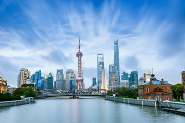 Obraz premium Beautiful modern city at dusk in Shanghai, China