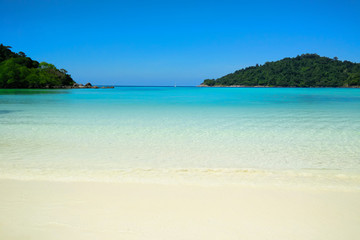 Fototapeta na wymiar Tranquil beach, Surin Island in Thailand