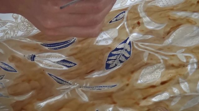 布に蝋で描く　バティック(ろうけつ染）の制作過程