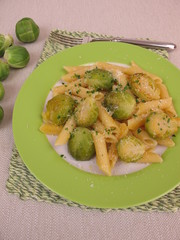 Nudelpfanne mit Rosenkohl