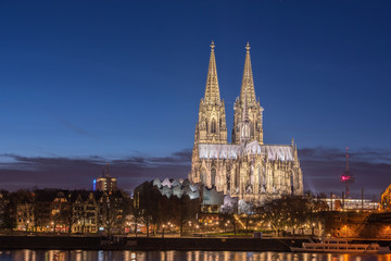 Fototapeta na wymiar Bridge and the Dom of Cologne