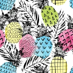 Poster Kleurrijke ananas met aquarel en grunge texturen naadloos patroon © Tanya Syrytsyna