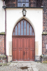 Fototapeta na wymiar Old wood doors to cathedral