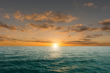 Naklejka premium Sunset over sea