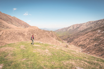 Obraz premium Hiking in the Alps on panoramic footpath, toned image
