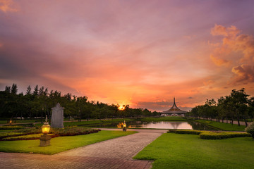 Beautiful sunset at suanluang rama 9. Suanluang Rama IX The publ - obrazy, fototapety, plakaty
