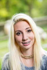Naklejka premium braces on a smiling young blonde woman or girl