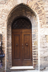 Fototapeta na wymiar old door in San Gimignano, Tuscany. Italy