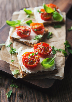 Toasts (Crostini) with ricotta and cherry tomatoes