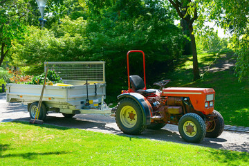 Wheeled tractor trailer