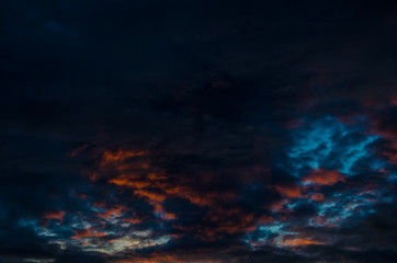 Obraz premium Sunset in the cloudy sky