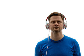 Mann hört Musik mit Genuß