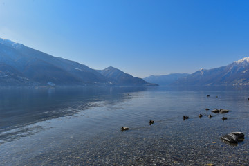 Obraz na płótnie Canvas Vista lago e montagne