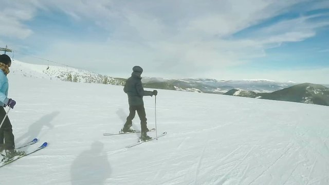 Couple Ski descent in nature