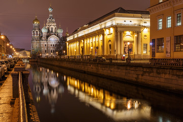 Fototapeta na wymiar Die Blutkirche in Sankt Petersburg bei Nacht 