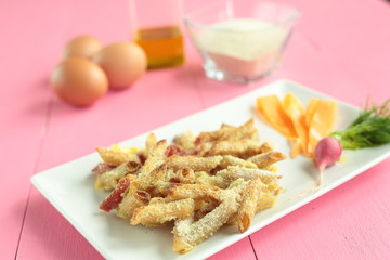 Macaroni coated with egg