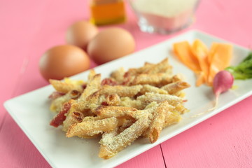 Macaroni coated with egg