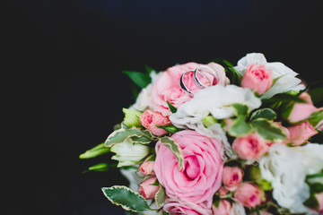 Two wedding rings in white gold bouquet of roses
