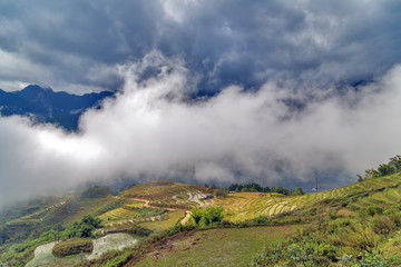 Fototapeta na wymiar Rice fields on terraced mountain farm landscapes.