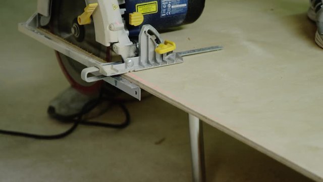 circular saw cutting a plywood