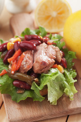 Tuna salad with kidney beans and lettuce