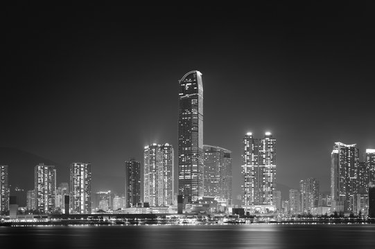 Skyline of Hong Kong City at night © leeyiutung