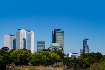 Fototapeta na wymiar 名古屋の高層ビルと名古屋城　