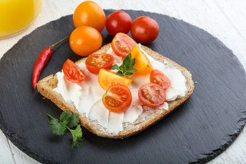 Sandwich with soft cheese