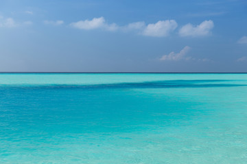 Fototapeta na wymiar sea and sky on maldives beach