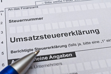 Obraz premium Finanzamt Umsatzsteuererklärung ausfüllen