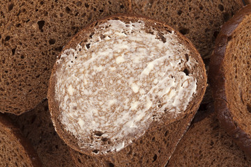 pumpernickel bread with butter spread