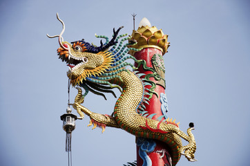 Fototapeta na wymiar Chinese dragon Statue
