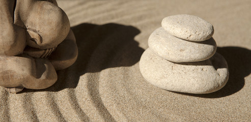 prière de bouddha sur le sable